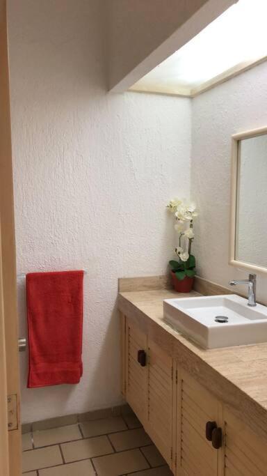 Hermoso Apartamento En Manzanillo Con Alberca Y Cancha De Tenis, Ideal Para Relajarse Y Disfrutar De Una Escapada Tranquila En El Paraiso Tropical Exterior photo